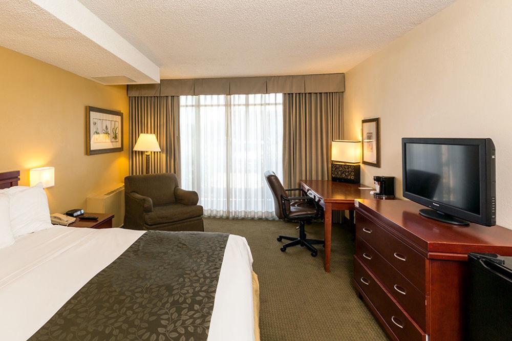 Clarion Hotel Milwaukee Airport Exterior foto